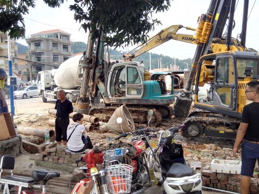 Mesin Pengeboran Tiang Pancang Tugas Berat 50.000 Kg dengan Sistem Hidrolik 32 MPa dan Gaya Tarik Maksimum 100kN untuk Aplikasi Pengeboran