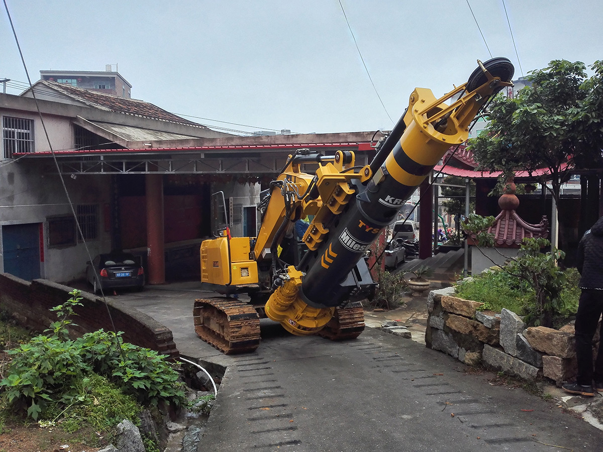Piling Rig Indonesoa Peralatan Pondasi Pile, Rig Piling Rotary Hidrolik Max.